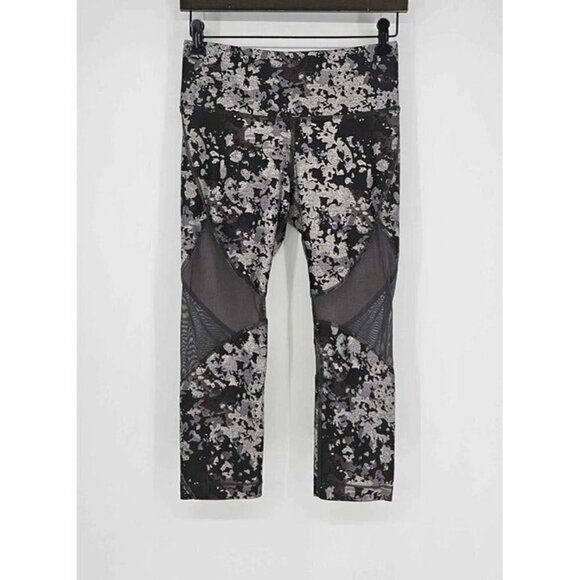 Under Armour Pants - Under Armour Compression Heatgear Greenish Gray Camo Design Capri Leggings Sz M